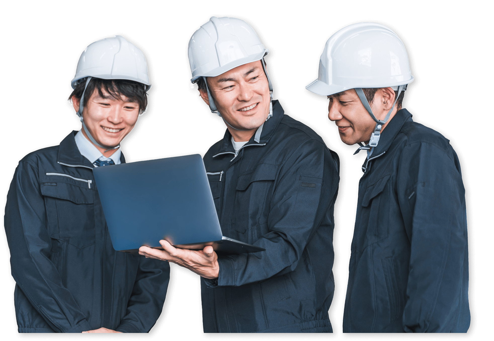 ヘルメットと作業着を着た作業員がノートパソコンを見ながら打ち合わせをしている様子