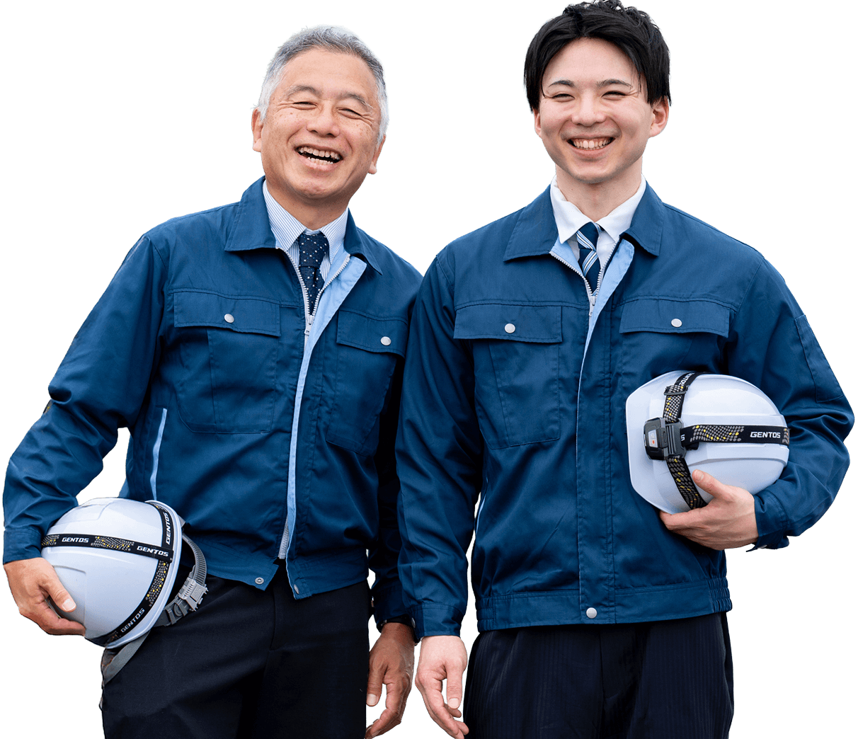 作業着姿でヘルメットを手に持ち、笑顔で並ぶ社員の様子